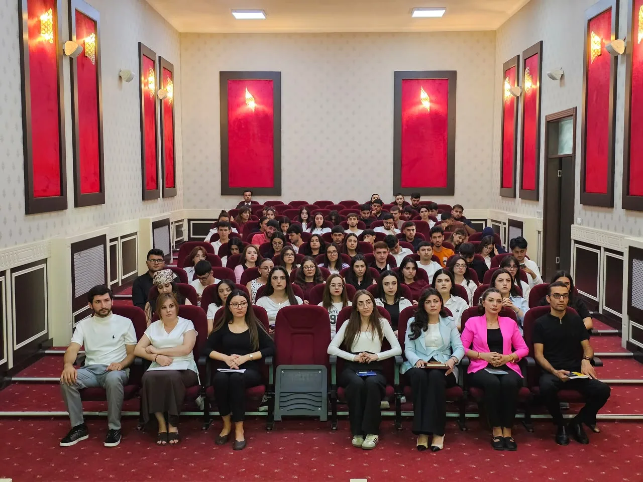 "Rəqəmsal mühitdə sülh və insan hüquqları" mövzusunda tədbir keçirilib